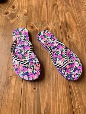 Vera Bradley Shore Enough Floral Flip Flops with Striped Straps size 8